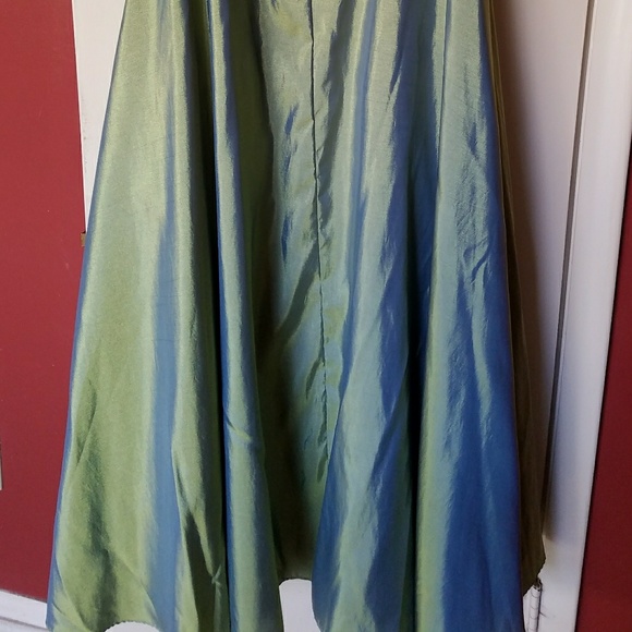 Bari Jay formal gown iridescent green size 5/6 - Picture 8 of 8